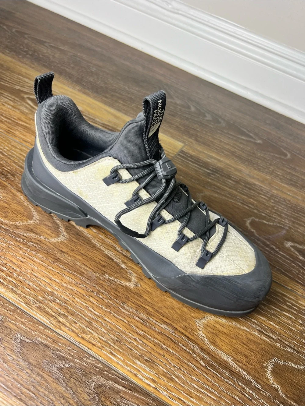 The North Face Glenclyffe Low Men's 10 Beige Black Vibram Hiking Shoes TNF